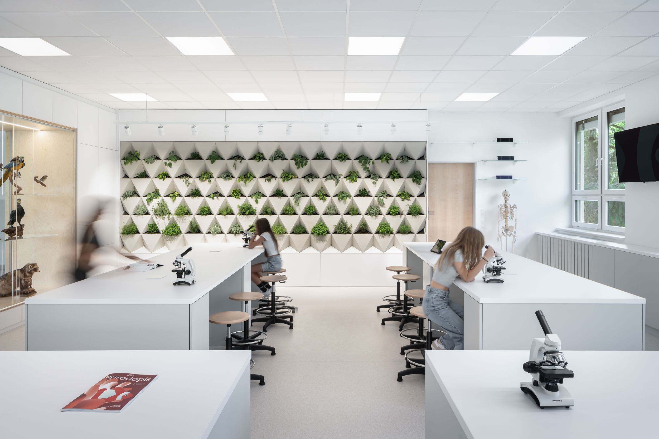 Odborná přírodovědná učebna ZŠ Zeleneč mikroskopy